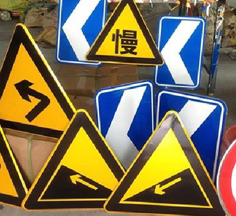 岑溪标识标牌中颜色的确定是很重要的。